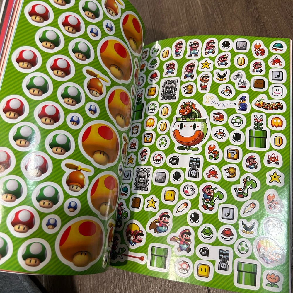 Super Mario Sticker Book - Picture 5 of 5